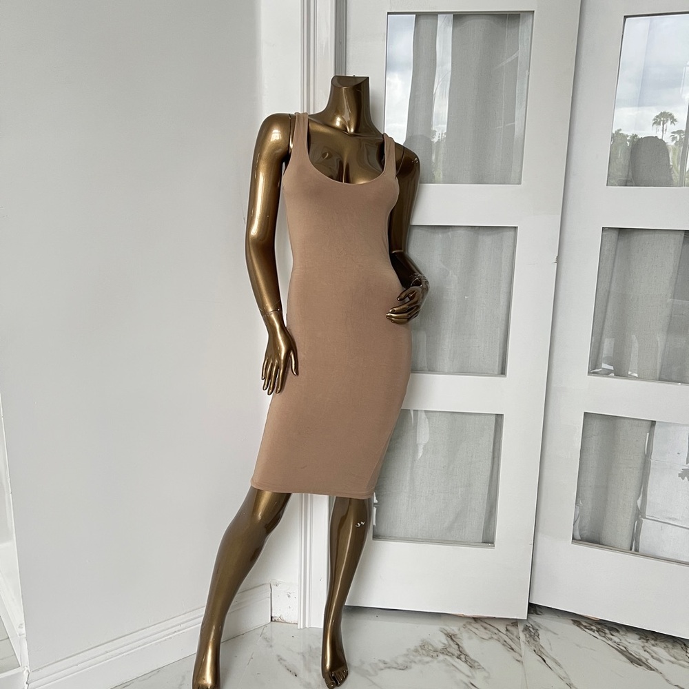 Chic Sleeveless Tan Midi Dress